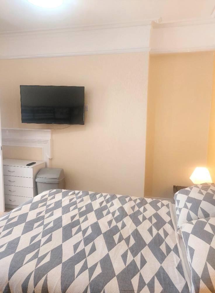 בורנמות' Lea Hurst B & B מראה חיצוני תמונה