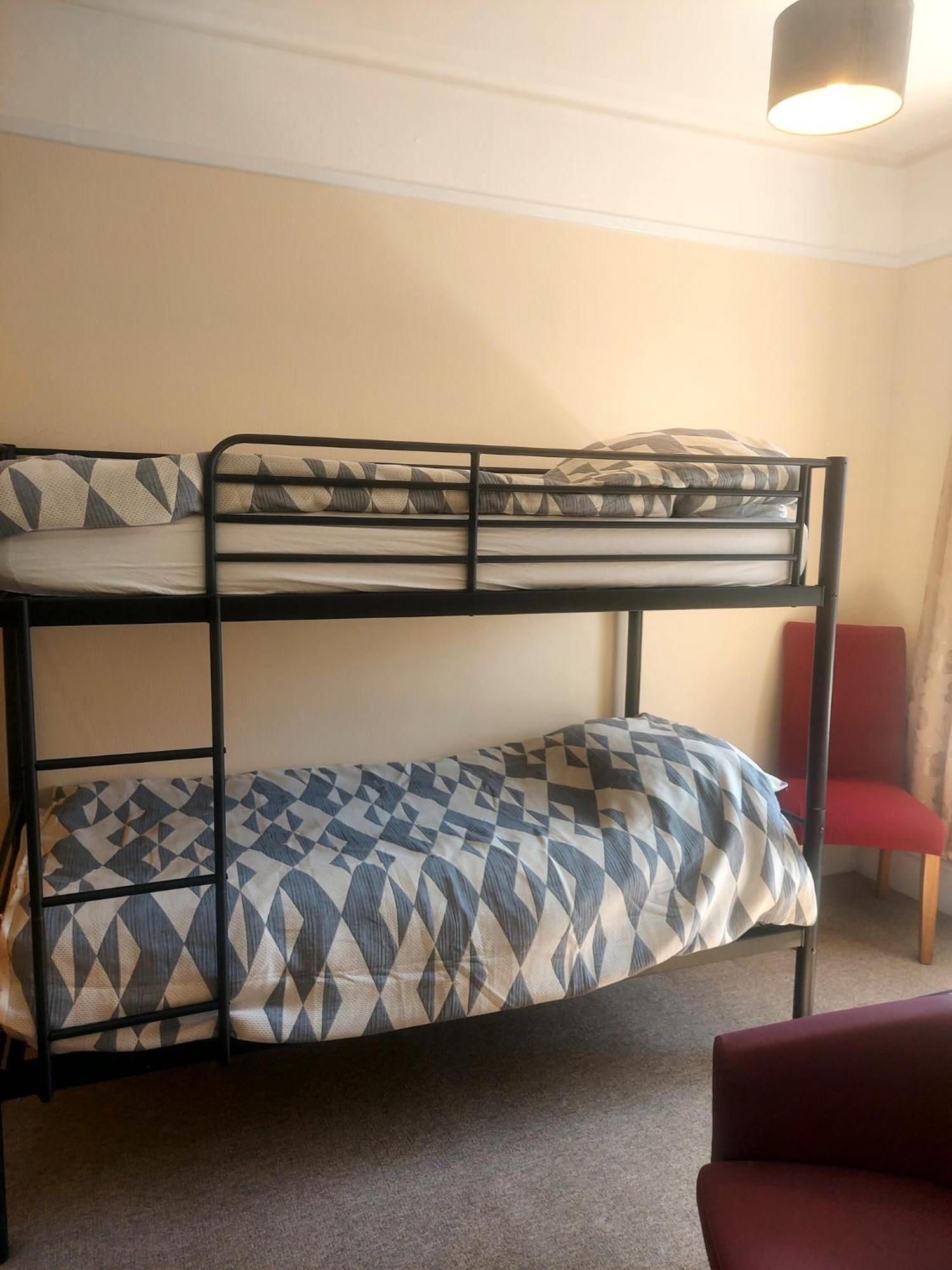 בורנמות' Lea Hurst B & B מראה חיצוני תמונה